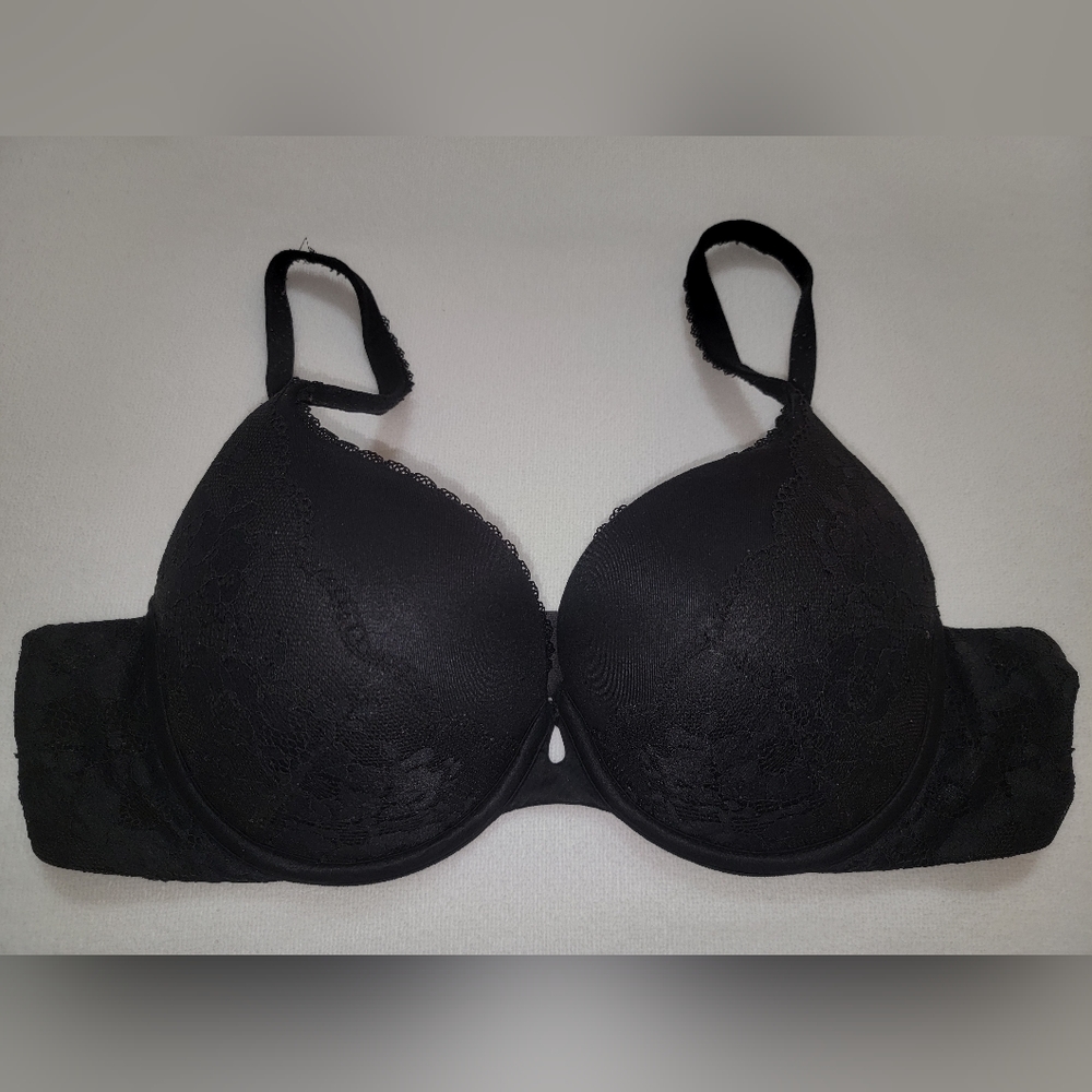 Victoria's Secret Body by Victoria bra - Black with lace detail - 36C